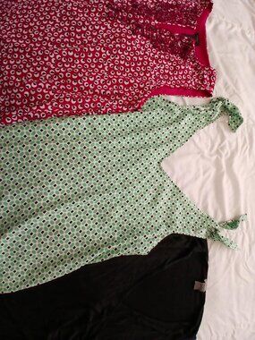 ANN TAYLOR SLEEVELESS TOPS (3 pcs) - Large